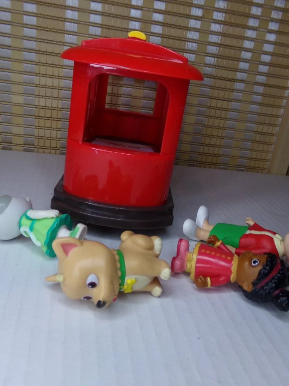 The Fred Rogers Company Tollytots Chiming Trolley Figures Toys